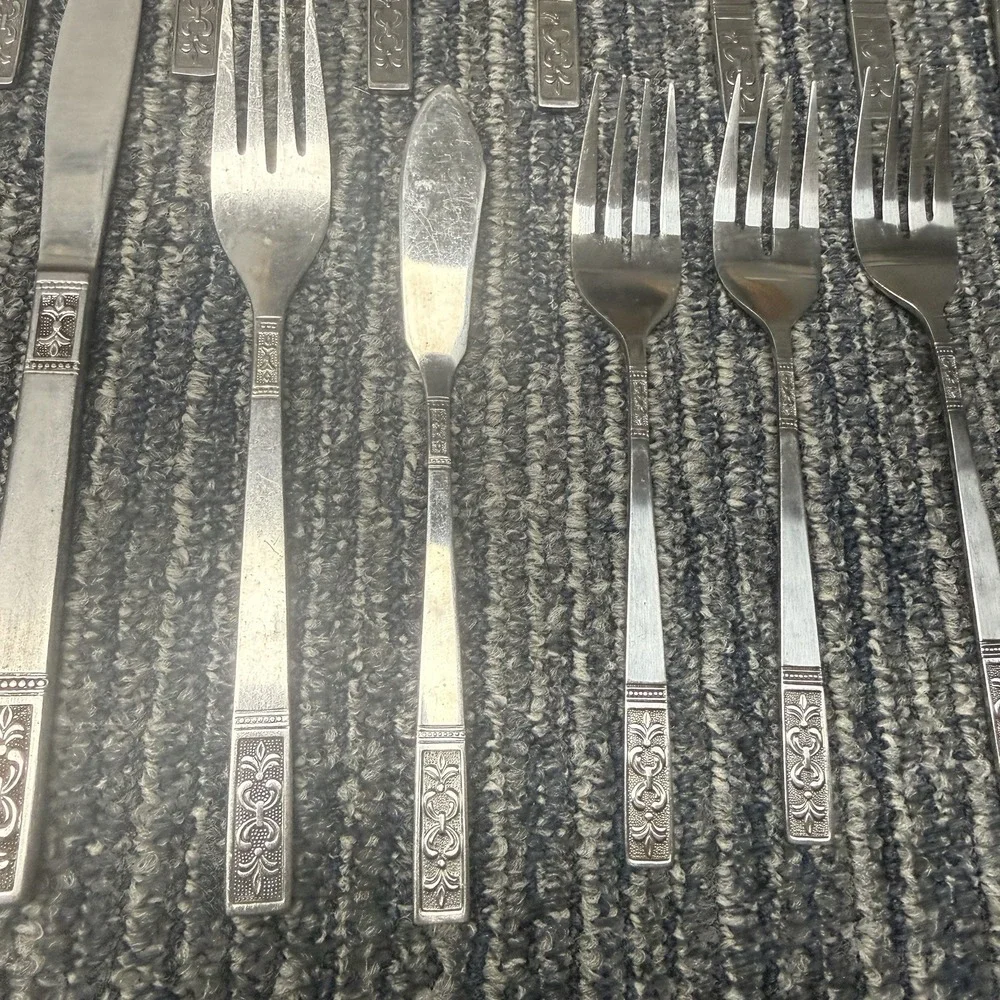 19 Customcraft Stainless Taiwan Fleur Du Lis CUS3 Forks Spoons Knives Knife